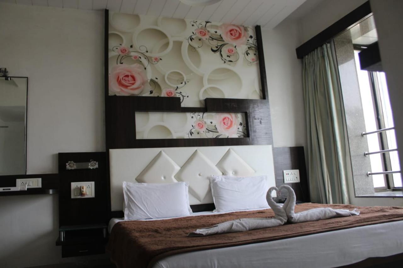 Hotel Saffron Gandeva Экстерьер фото